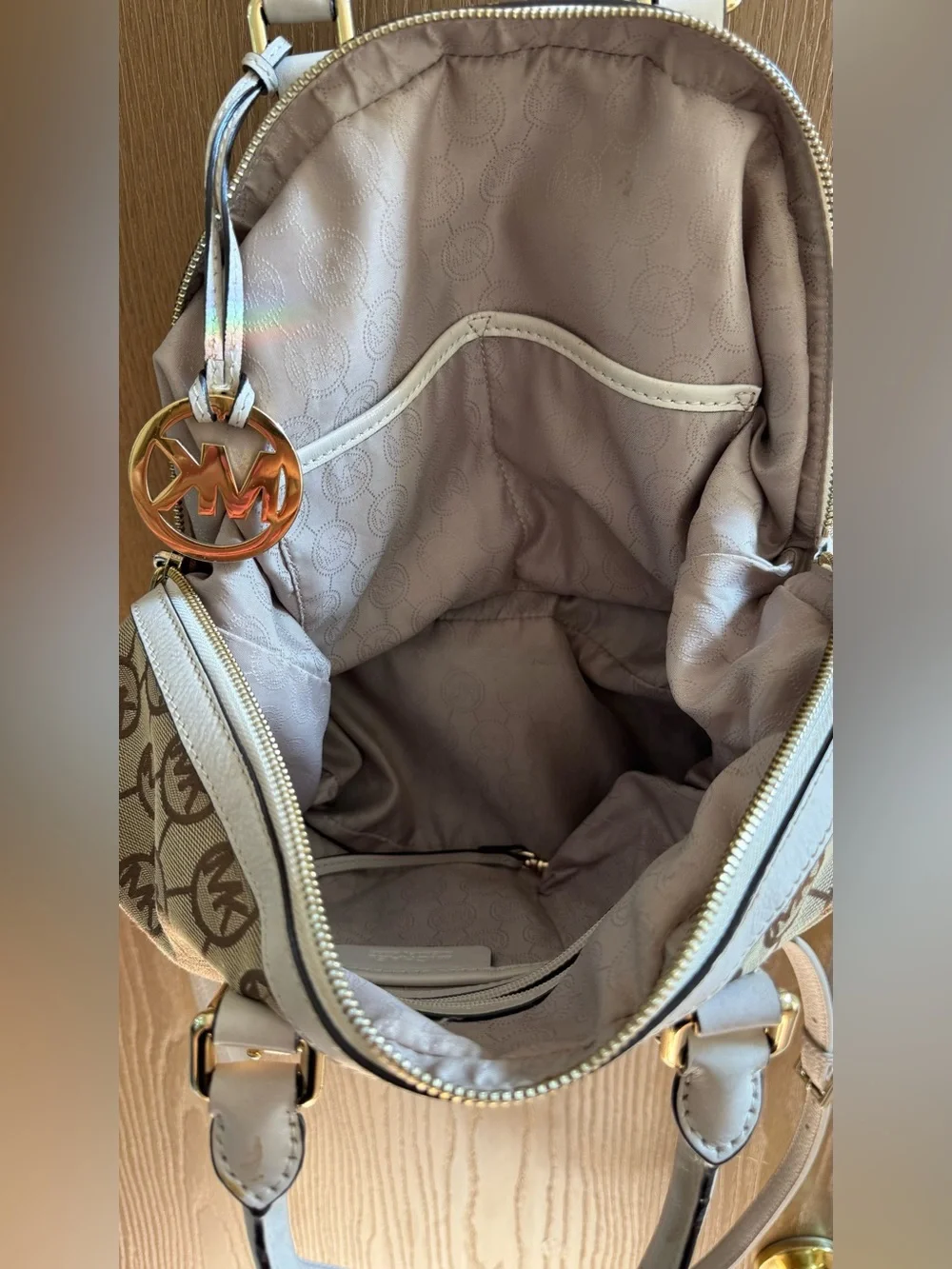 Michael Kors signature mk